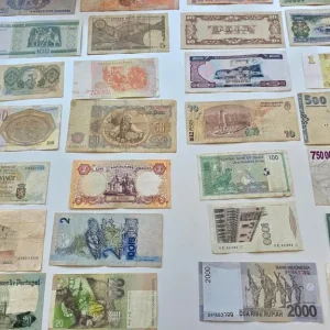 World Collection of Genuine Currencies and Banknotes – 28 Pieces - Image 3