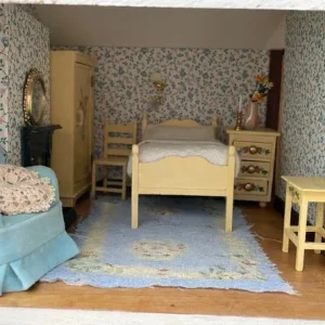 Wooden 1:12 Scale Dolls House with Electric Lights - Image 6