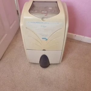 Delonghi DE320 dehumidifier 31ltr
