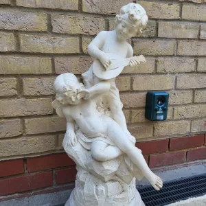 Statue playing mandolin, 74cm with marble stand - Image 3