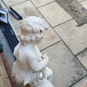 Statue playing mandolin, 74cm with marble stand - Image 4