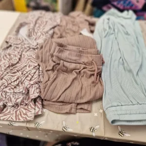 Lady's size Q2/14 skirts, tops, and shorts - Image 5