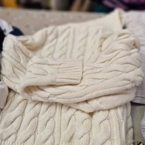 Lady's size Q2/14 skirts, tops, and shorts - Image 6