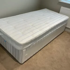 Single bed - Image 2