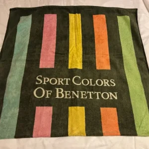 8 Beach/Picnic Towels - Image 2