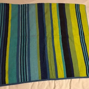 8 Beach/Picnic Towels - Image 4