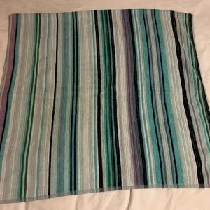 8 Beach/Picnic Towels - Image 5