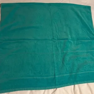 8 Beach/Picnic Towels - Image 6