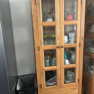 Very nice looking cabinet, like new - Image 2
