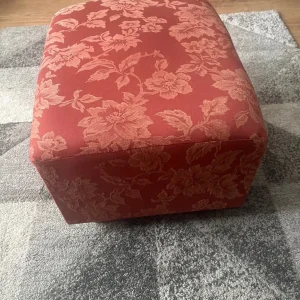 Red pouffe stool - Image 4