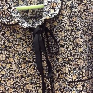 Atmosphere Loose Floral Blouse with Detachable Bow - Image 2