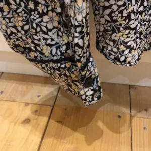 Atmosphere Loose Floral Blouse with Detachable Bow - Image 4