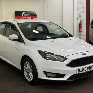 2015 Ford Focus 1.0T EcoBoost Zetec Euro 6 5-door hatchback - Image 3