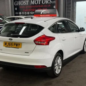 2015 Ford Focus 1.0T EcoBoost Zetec Euro 6 5-door hatchback - Image 4