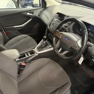 2015 Ford Focus 1.0T EcoBoost Zetec Euro 6 5-door hatchback - Image 8