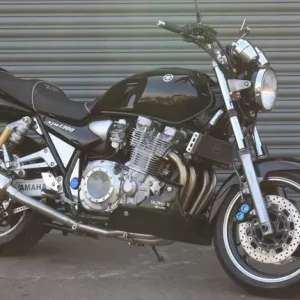 2001 Yamaha XJR 1300 - Image 2