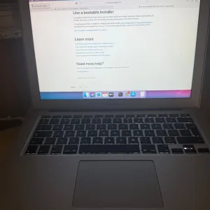 Apple MacBook Air - Image 5