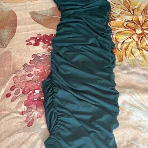 Emerald Green Slinky One Shoulder Midi Dress - Image 2