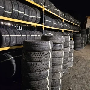 Mechanic Garage with Office and Toilet – Fully Equipped Workshop - Image 2