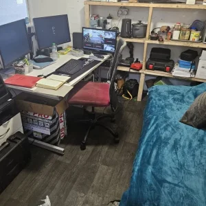 Mechanic Garage with Office and Toilet – Fully Equipped Workshop - Image 3