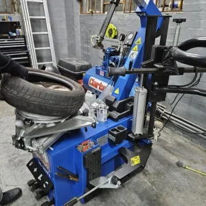 Mechanic Garage with Office and Toilet – Fully Equipped Workshop - Image 5
