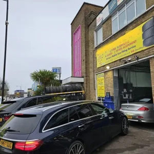 Mechanic Garage with Office and Toilet – Fully Equipped Workshop