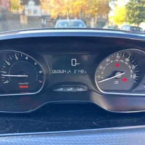 🚗 Peugeot 208 1.2 PureTech 2017 – 62k Miles | HPI Clear | Apple CarPlay 🚗 - Image 4