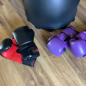 Punch bag and gloves - Image 2