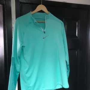 Zip up Nike tops - Image 4