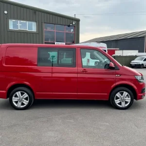 2019 Volkswagen Transporter 2.0 TDI BMT 150 Highline Kombi Van Manual Diesel - Image 3
