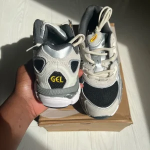 ASICS GEL-NYC Clay Grey & Black Trainers - Image 2