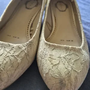 Cream lace formal/wedding shoes, size 6 - Image 2