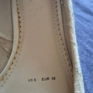 Cream lace formal/wedding shoes, size 6 - Image 5