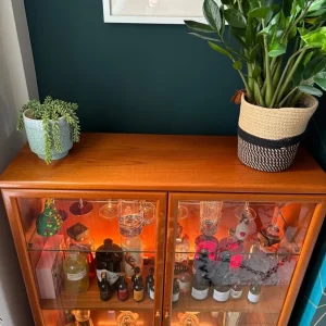 Retro teak gin cabinet / shelving unit - Image 3