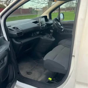 Peugeot Partner Panel Van 2019 Manual 1560cc - Image 3