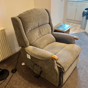 Electric reclining chair