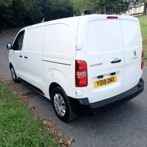 2019 Peugeot Expert 2.0 BlueHDi Panel Van - Image 6