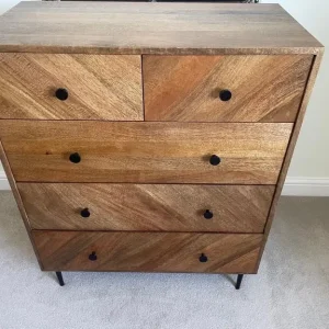 Chest of draws with 2x matching bedside tables