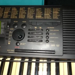 Yamaha PSR-620 keyboard with 61 keys and 150+ sounds - Image 2