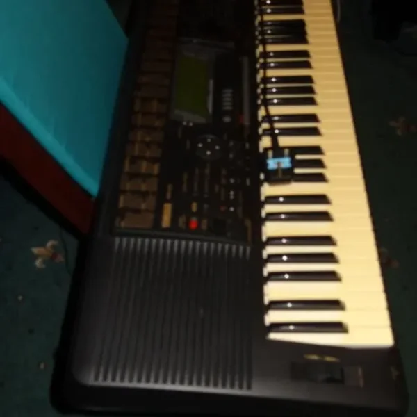 Yamaha PSR-620 keyboard with 61 keys and 150+ sounds
