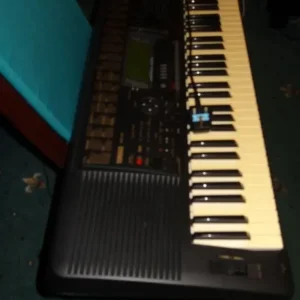 Yamaha PSR-620 keyboard with 61 keys and 150+ sounds