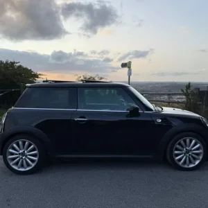 MINI HATCH 1.6 Cooper D 2011 - Image 2