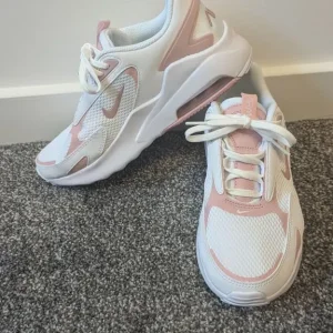 Size 4.5 Nike Air Max Bolt trainers - Image 3