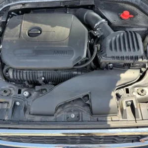 2019 Mini Cooper S 2.0 with front end damage, starts and runs, alloy wheels, climate control - Image 8