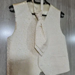 Boy's silk cream waistcoat, age 3 - Image 2