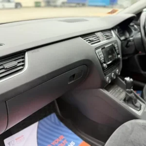 2015 Skoda Octavia 2.0 TDI Scout Estate 5-door Diesel - Image 8
