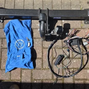 Detachable Tow Bar with Cross Bar and Electric Wiring for Volvo XC90 & XC60 - Image 2
