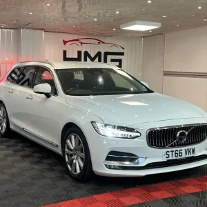 2016 Volvo V90 2.0 D5 Inscription AWD Estate - Image 4