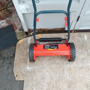 Sovereign hand push cylinder lawnmower - Image 3