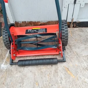 Sovereign hand push cylinder lawnmower - Image 5